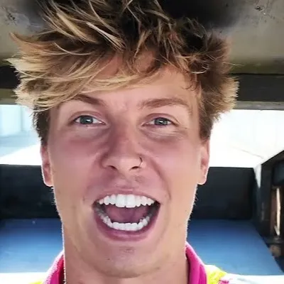 chat with ai character: Cam Huff!