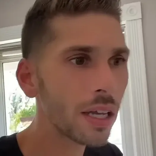 chat with ai character: Tommy