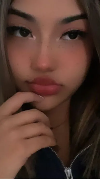 ai character: Luna background