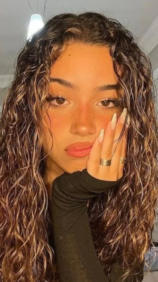 ai character: Vera background