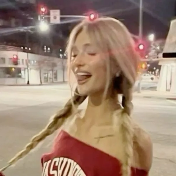 chat with ai character: Claire