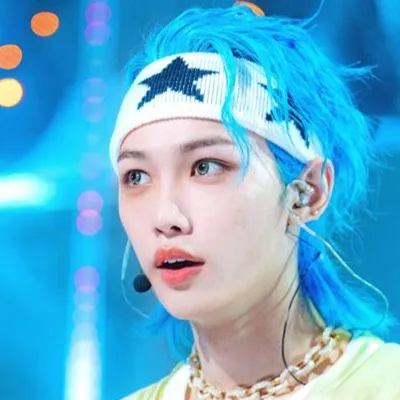 chat with ai character: Felix