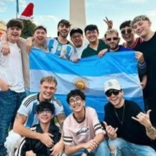 creator Mía Vigevani talk's avatar