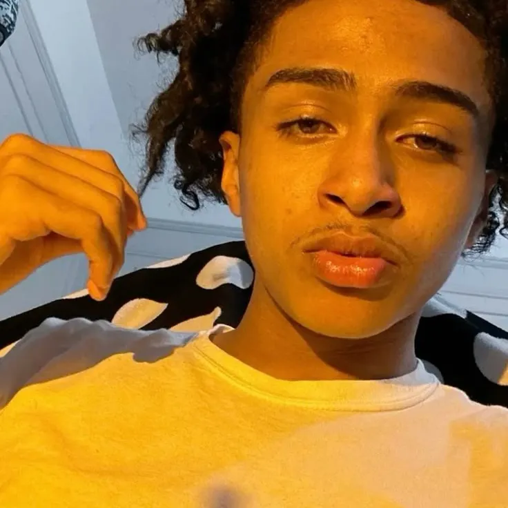 chat with ai character: Liam