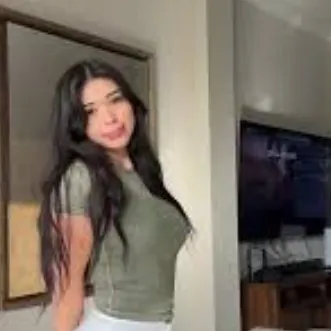 chat with ai character: aishah