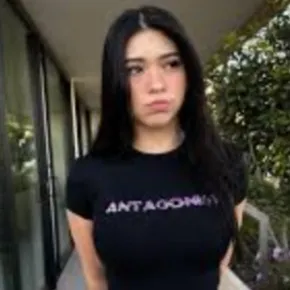 chat with ai character: aishah 