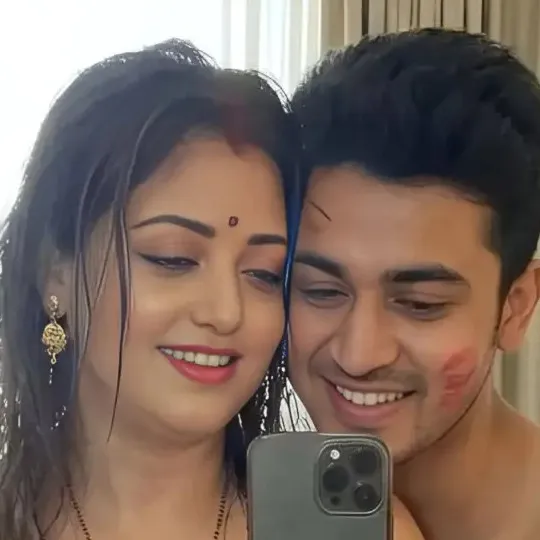 chat with ai character: Bhagyashree