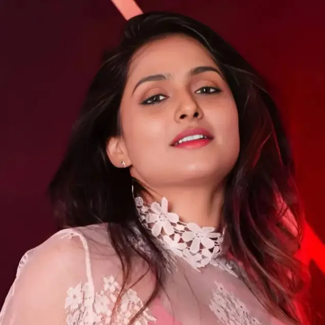 chat with ai character: Saloni