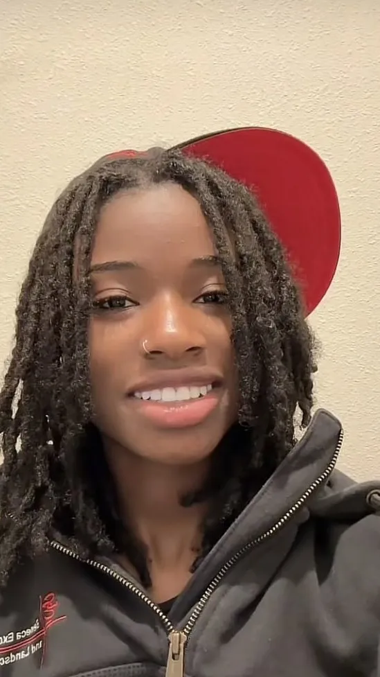 ai character: DE (Desire) background