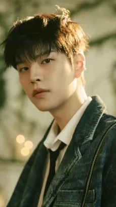 ai character: KIM SEUNGMIN background