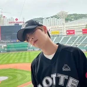 chat with ai character: seungmin