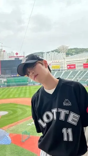 ai character: seungmin background