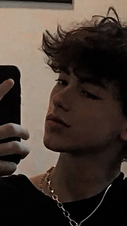 ai character: max <3  background