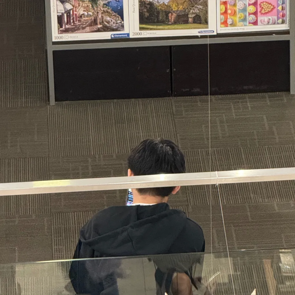 chat with ai character: > Zachary Karl <