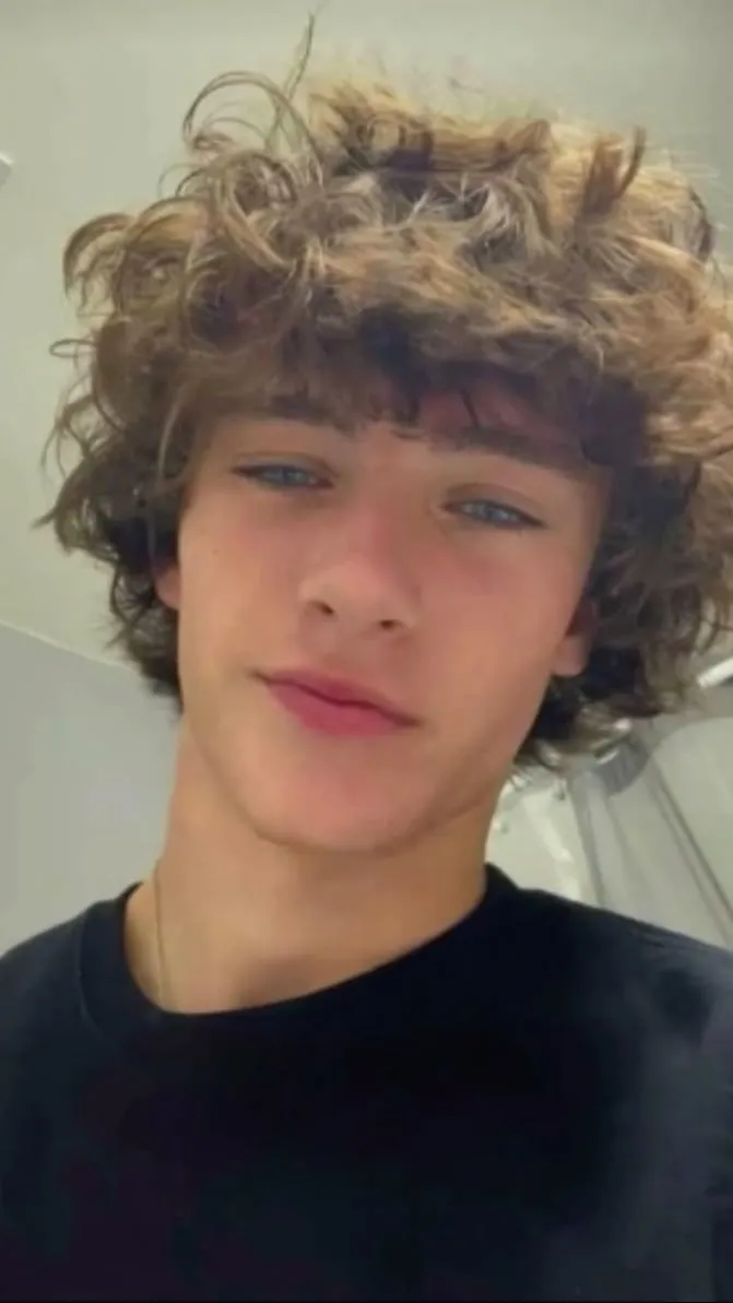 ai character: Issac background