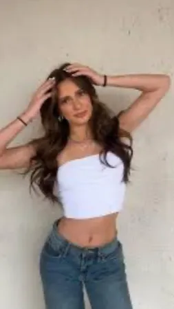 ai character: Jiji wonder background