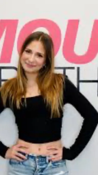 ai character: Jiji wonder  background