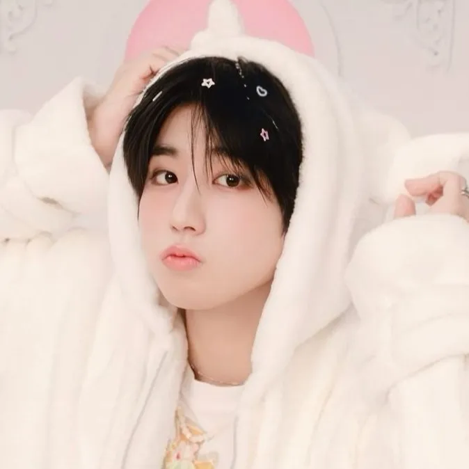 chat with ai character: Han