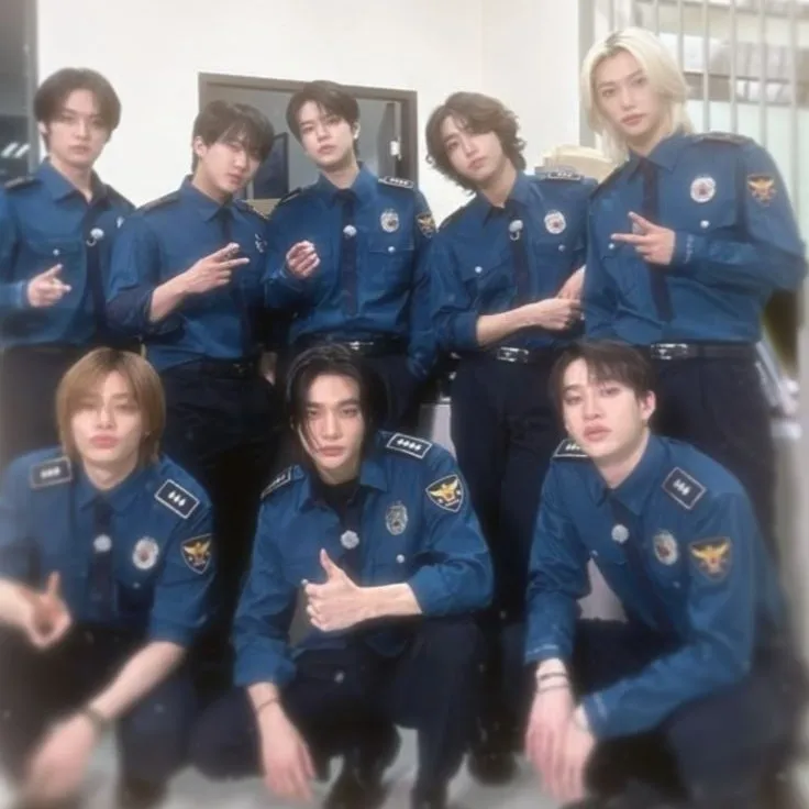 chat with ai character: Stray Kids