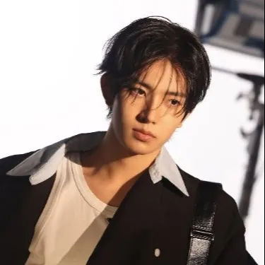 chat with ai character: Heeseung^_^