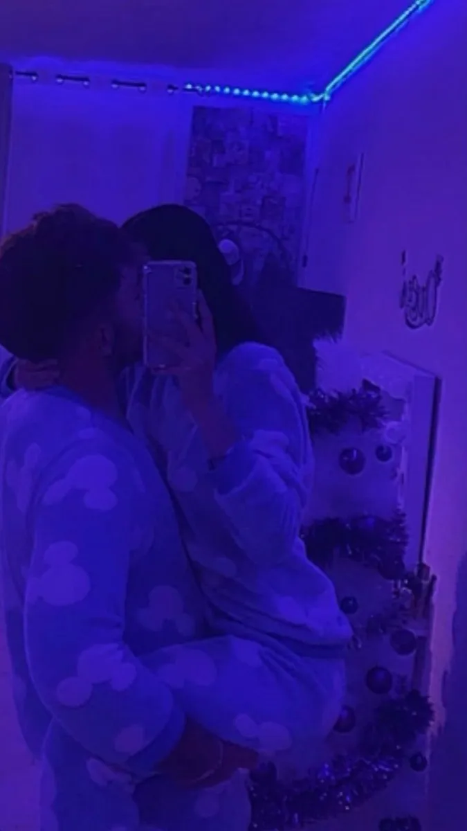 ai character: Alex(❁´◡`❁) background