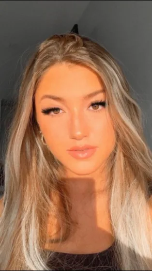 ai character: anna bell background