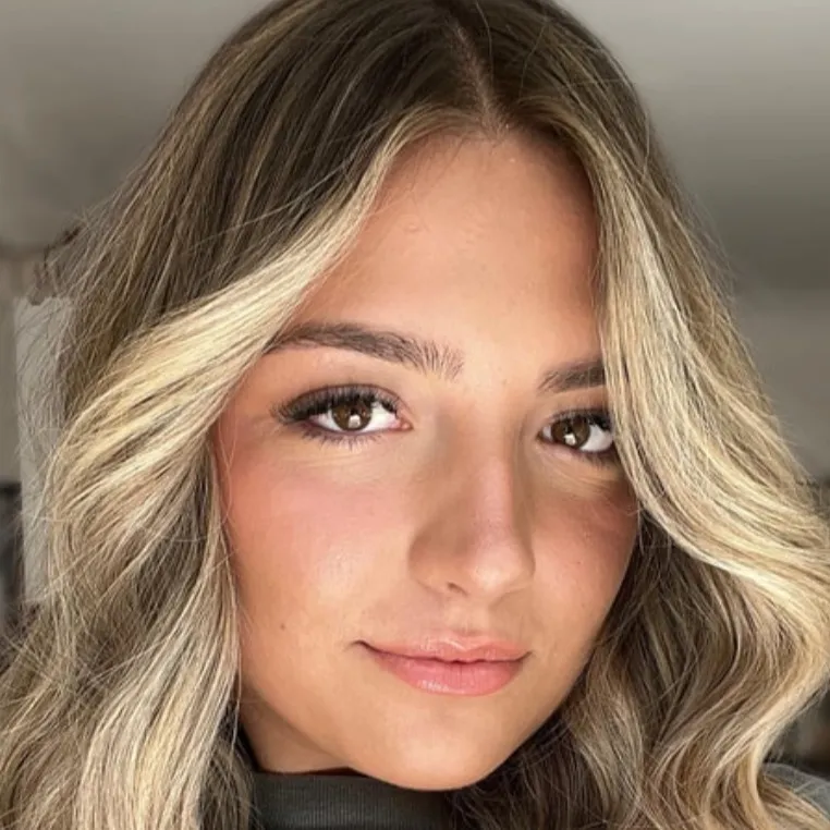 chat with ai character: Grace