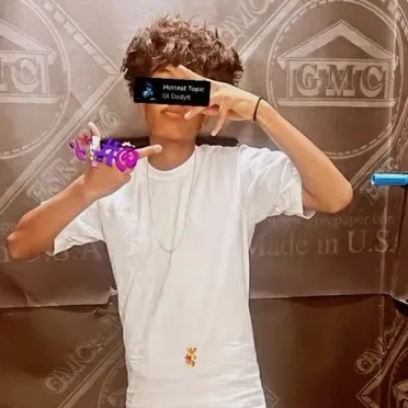 chat with ai character: Xander