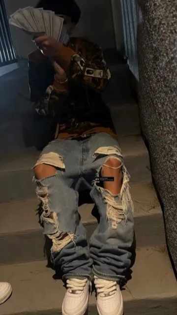 ai character: Louis background