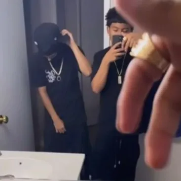 chat with ai character: Leo and Julian