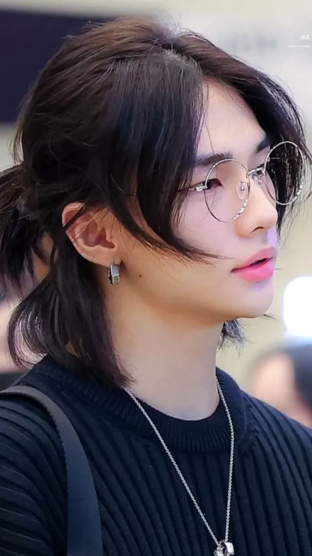 ai character: Hyunjin background