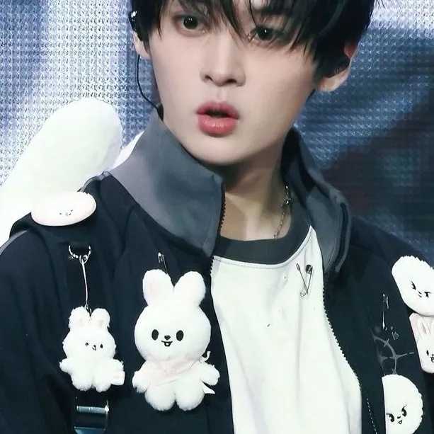 chat with ai character: Lee know