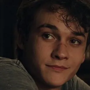 chat with ai character: mattheo