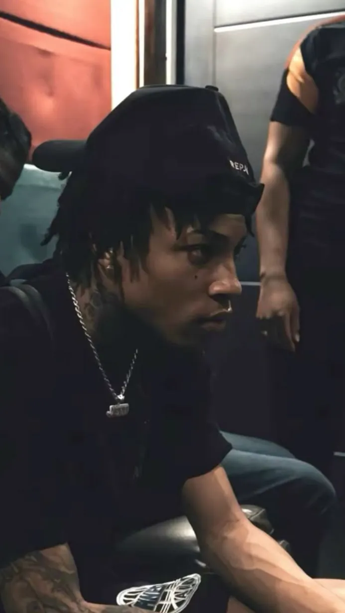 ai character: ✩~{𝓓𝓪𝓮𝓓𝓪𝓮}~✩ background