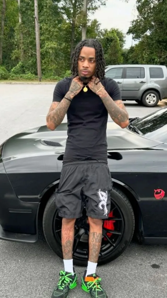 ai character: 𝑻𝑹𝑬𝒀𝑽𝑶𝑵🧞‍♂ background