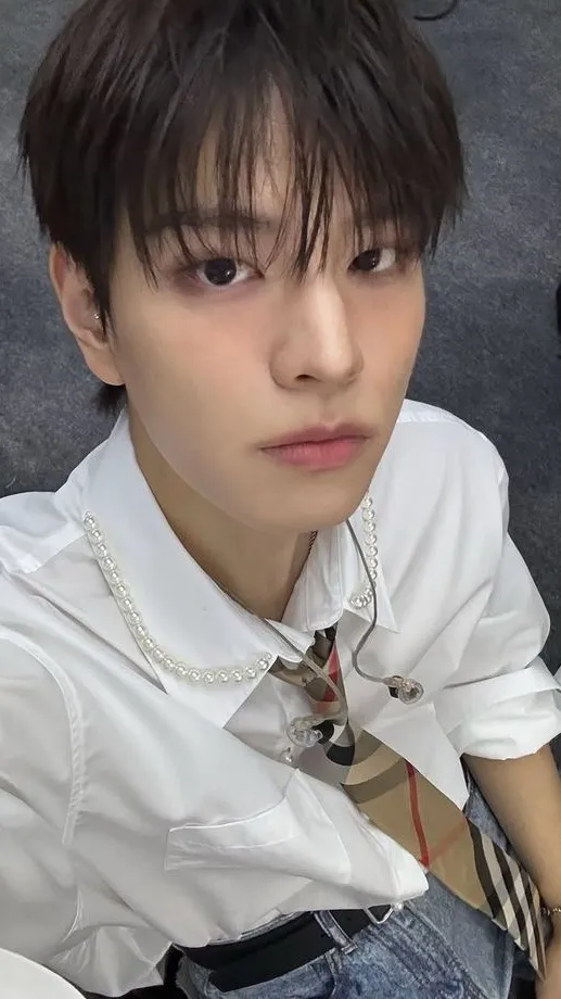 ai character: Kim Seungmin background