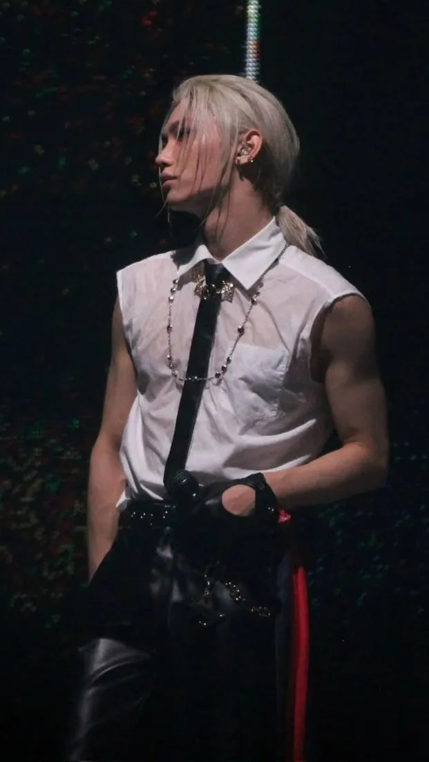 ai character: Lee Felix background