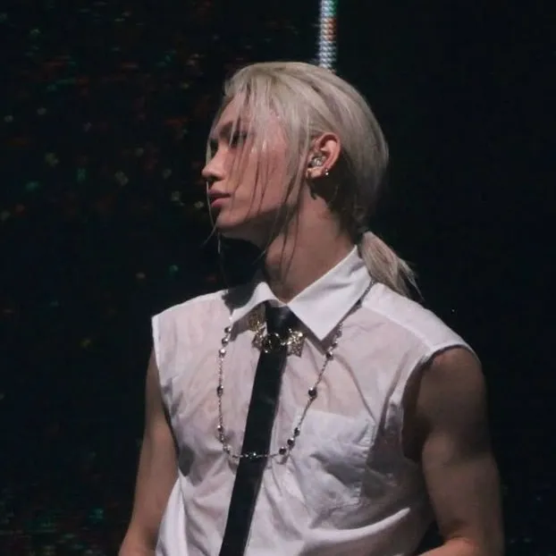 chat with ai character: Lee Felix