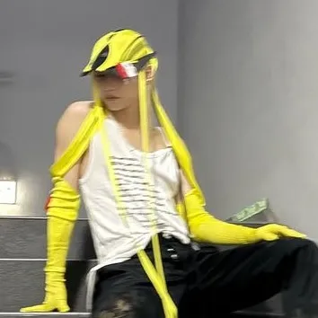 chat with ai character: Lee Felix