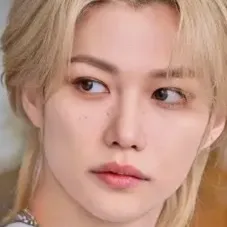 chat with ai character: Felix