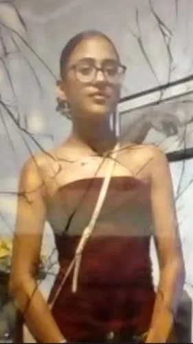 ai character: Sara (ITA) background