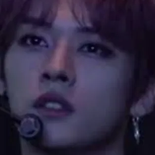 chat with ai character: Lee know (Minho)