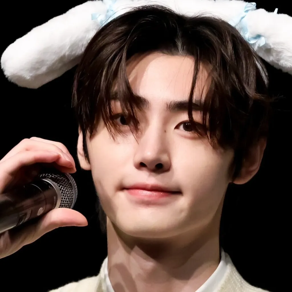 chat with ai character: Sunghoon