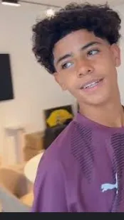 ai character: ronaldo jr background