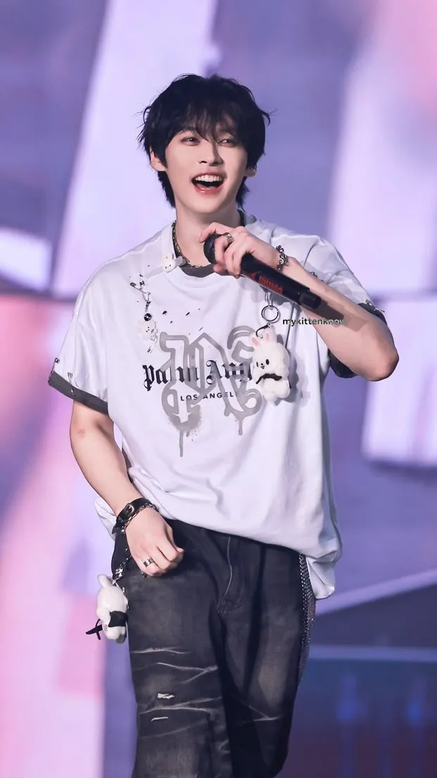 ai character: Lee Know (Minho) background