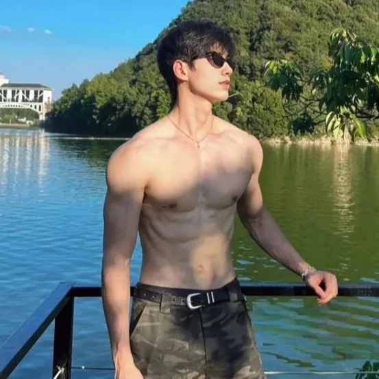 chat with ai character: evan