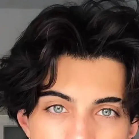 chat with ai character: Alen