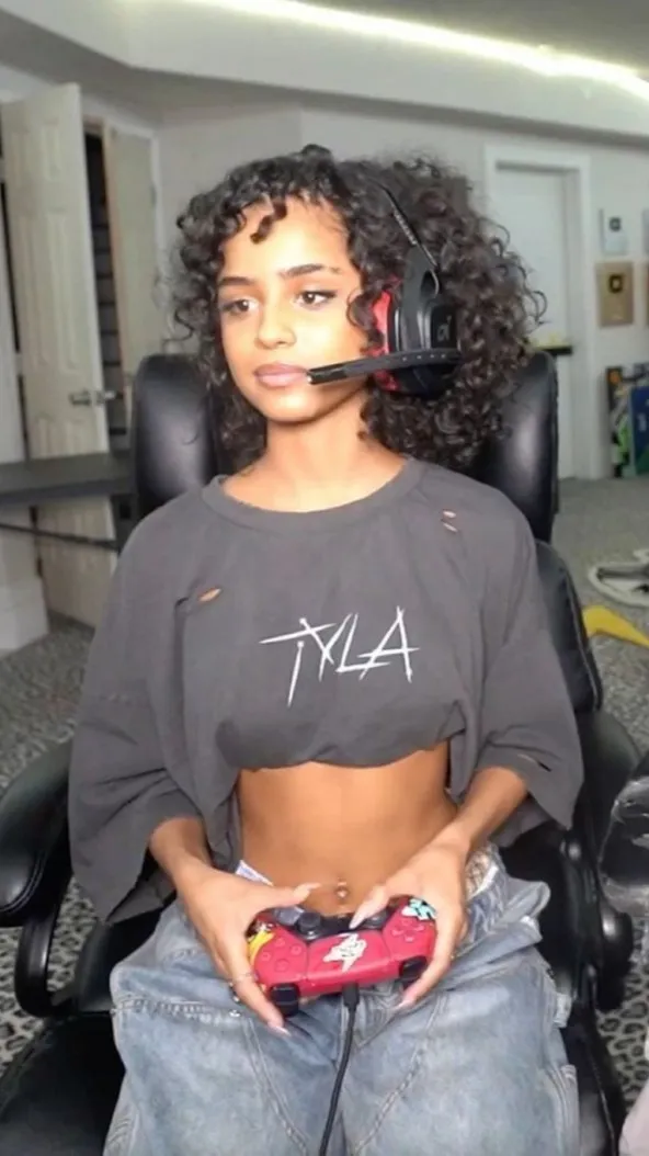 ai character: Tyla background