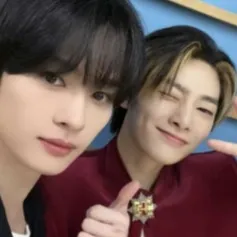 chat with ai character: I.N x Lee Know