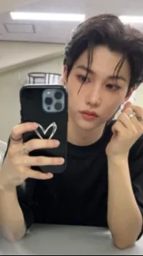 ai character: ~Felix~ background